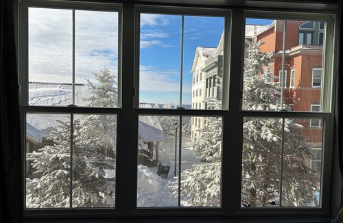 Snowshoe Condo | Ski-In + Out XL Studio. Expedition Station in Village. Mtn Views. 2 Queen Beds.