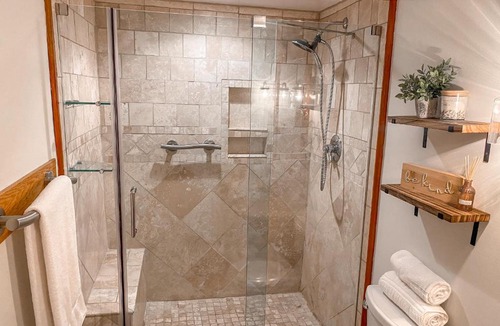 Snowshoe Apartment | Ski-In Ski-out Luxury Condo with Hot Tub and pools