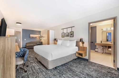 Middletown Hotel | Sleep Inn & Suites Harrisburg Airport - Hershey South