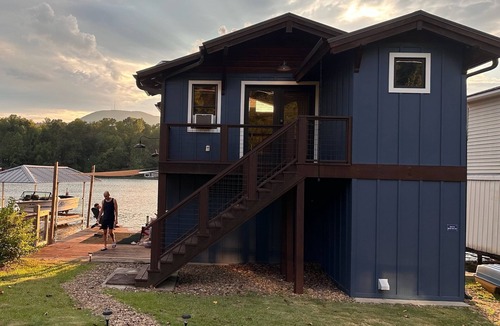 Landrum Apartment | Sleep Lakeside in Our Cozy Boathouse with Mtn Views