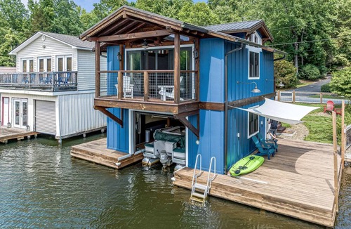 Landrum Apartment | Sleep Lakeside in Our Cozy Boathouse with Mtn Views