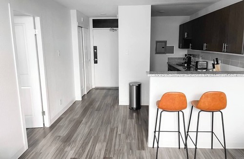 Corryville Apartment | Sleepover | Cozy 1BD/1BA + Gym - Cincinnati