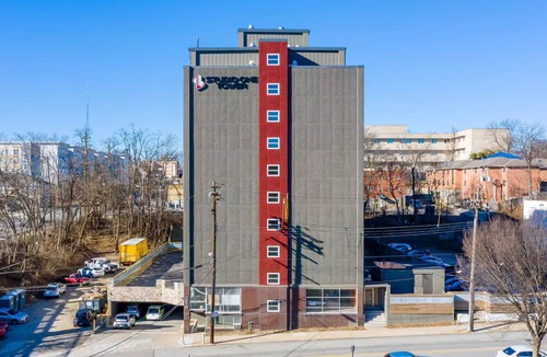 Corryville Apartment | Sleepover | Divine 1BD/1BA + Gym - Cincinnati