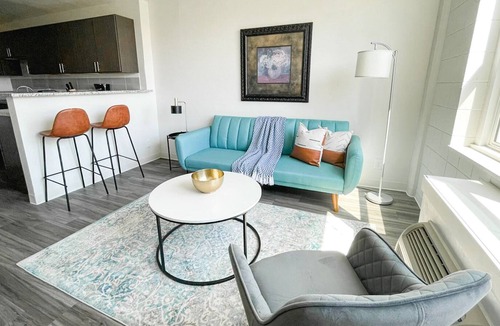 Corryville Apartment | Sleepover: Elegant 1BD/1BA + Gym - Downtown Cincinnati
