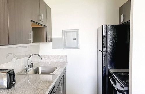 Corryville Apartment | Sleepover | Luxurious 1BD/1BA + Gym - Cincinnati
