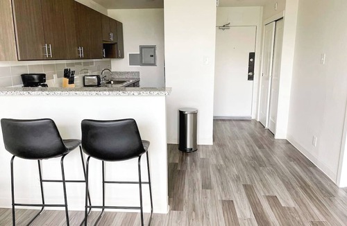 Corryville Apartment | Sleepover | Stunning 1BD/1BA + Gym - Cincinnati
