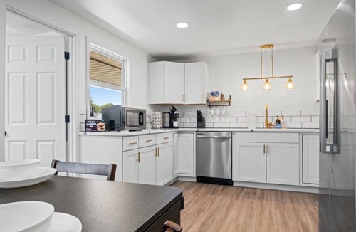 Summerlee House | Sleeps 16 Hot Tub Egg Chairs Pool Table 4 bedroom Near New River Gorge
