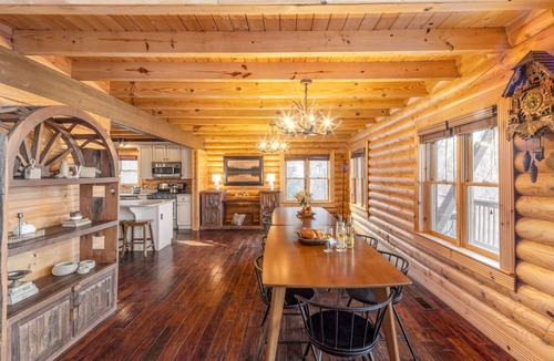 Asheville Cabin | Sleeps 20 | Grand Mountain Lodge Hot Tub + Sauna + Views | Mountain View Lodge