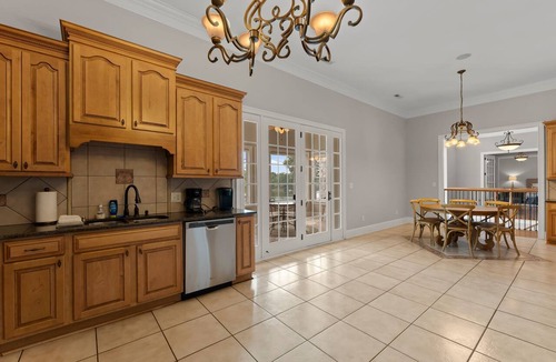 Troutman House | Sleeps 20! Lakefront + Private Dock + Pool | Whitetail Cove By AvantStay