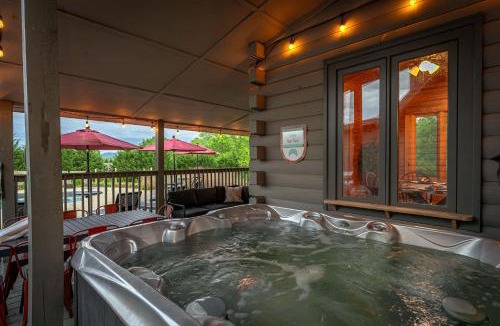 Arden House | Sleeps 20 Sport Court Pool Hot Tub Playground