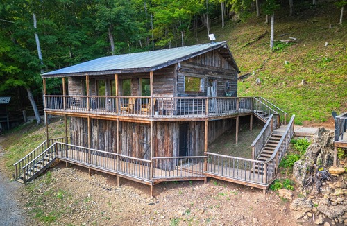 Lynx Cabin | Sleeps 4| Private Bathroom | Stunning Views