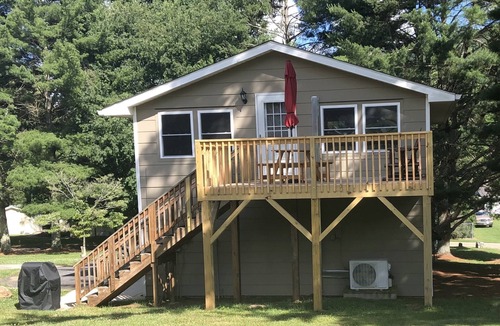 Waynesville Apartment | Sleeps 6 - Mountain Views! Enjoy watching Alpacas & Mini Horses from your deck!