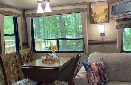 Jamestown RV Rental | Sleepy Hollow Camper