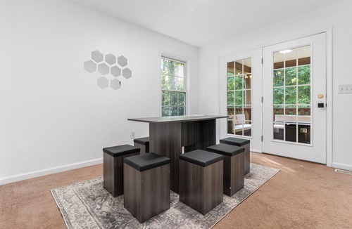 Goodview House | Smith Mtn Lake ~Fire pit ~ Game Room ~ Cozy Beds