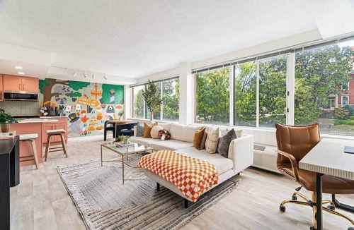 Downtown Knoxville Apartment | Smokey in Orangeland (On UTK campus)