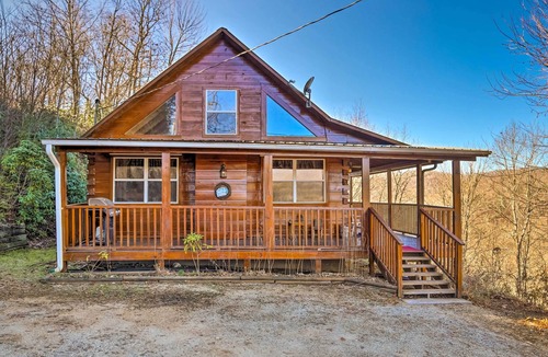 Kyle Cabin | Smoky Mountain Retreat w/Deck & Mountain Views!