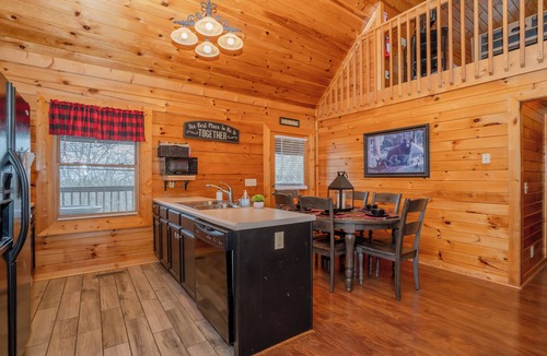 Sevierville Cabin | Smoky Mountains Cabin w/Hot Tub + Arcade – Pigeon Forge Area!