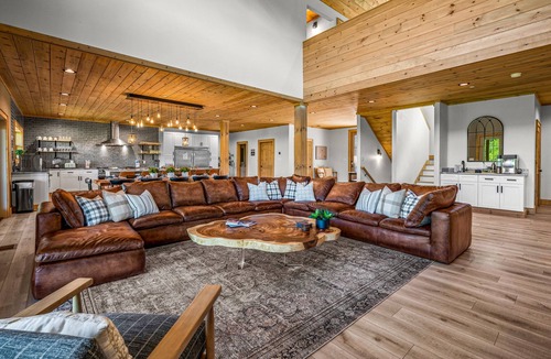 Sevierville Cabin | Smoky Mtn Masterpiece ~ Luxury 6BR w/pool, epic theater, gameroom & views!