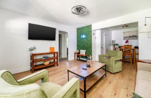 Knoxville House | Smoky Retreat - King Bed - Hot Tub - Near Knox