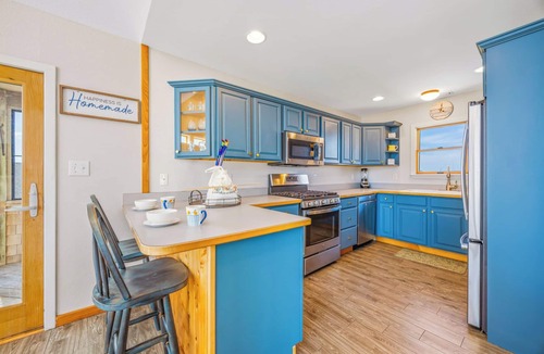 Waves House | S’mores & Shores - Dog Friendly Oceanview Home w/Saltwater Pool & Hot Tub