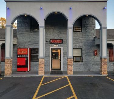 North Chesterfield Hotel | Snow White - Richmond South