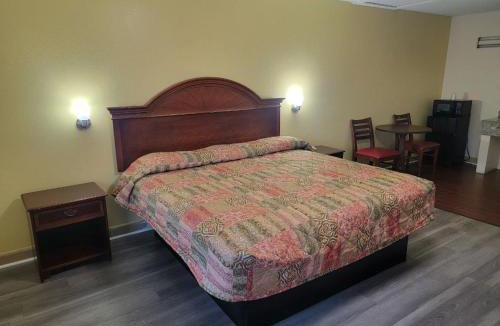 North Chesterfield Hotel | Snow White - Richmond South