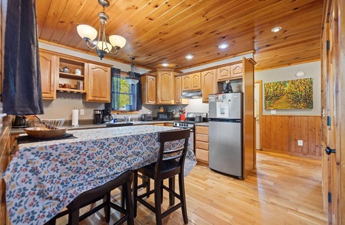 Stanton Cabin | Snuggle Inn – Cozy Pet Friendly Forest Cabin with Hot Tub Near Red River Gorge