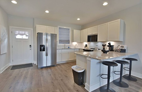 Knoxville Villa | SoKno w/balcony & river view - 1 min to Sevier Ave