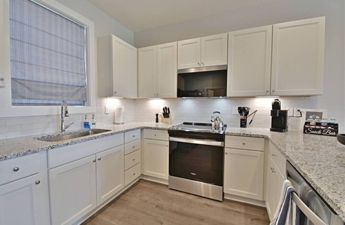 Knoxville Villa | SoKno w/balcony & river view - 1 min to Sevier Ave
