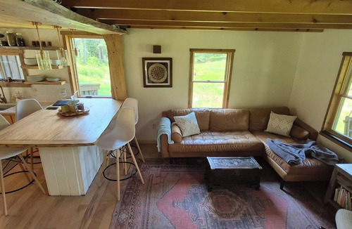 Spring Mills Cabin | Solar Cabin: Modern, Off-grid Retreat 30 Mins from PSU; 3rd Night FREE!