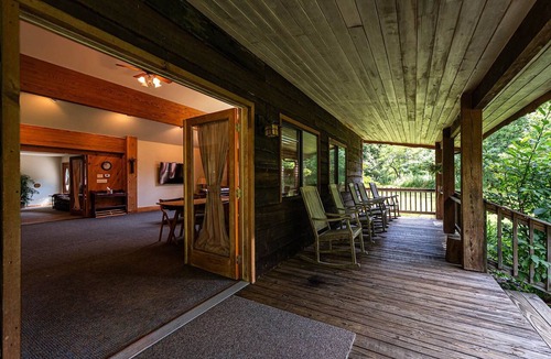 Victor House | Solar Powered with Massive Timber Framed Great Room. The Meadows