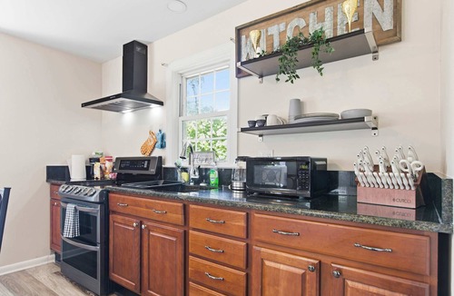 Solomons Apartment | Solomons Island One BD Water View Home with Deck