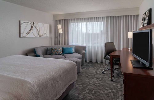 Twin Brook Hotel | Sonesta Select Chattanooga Hamilton Place
