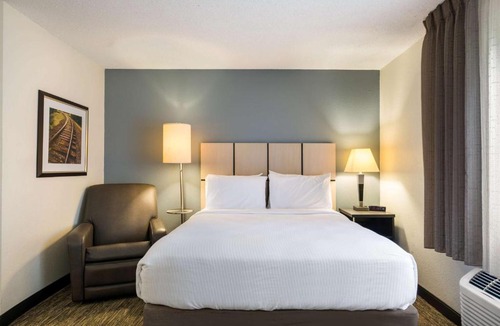 Newport News Hotel | Sonesta Simply Suites Hampton