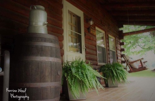 Cross Plains Cabin | Sonshine Cabin is your own private park. With wildlife or a hike to the creek.
