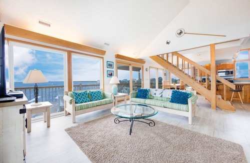 Avon House | Soundfront Dog Friendly Home w/Hot Tub, Private Windsports Access, Smart TVs