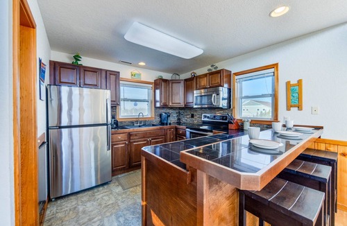 Koru Village House | Soundside Dog Friendly Cottage w/Hot Tub and Nearby Beach Access