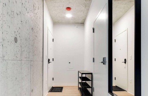The Loop Apartment | South Loop Rooftop With In and Out Parking 2