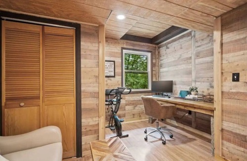 Mount Jackson Cabin | Southern Charm Chalet, 8 guests, near Lake Laura