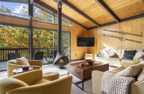 Mount Jackson Cabin | Southern Charm Chalet, 8 guests, near Lake Laura