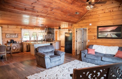 Scottsboro House | Southern Comfort Family Retreat, Private Hot Tub!