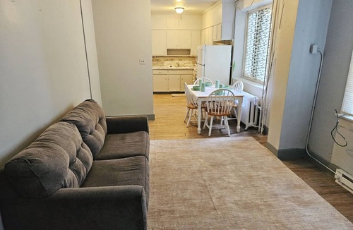 Eden Apartment | Spacious 1 bedroom apartment with 2 queen bed in charming Eden