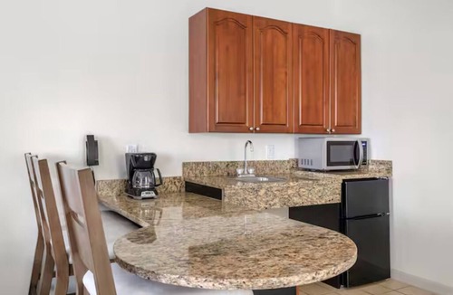 Mishawaka Hotel | Spacious 1BR Getaway w/Wet Bar + Indoor Pool, Fitness Center & Game Room