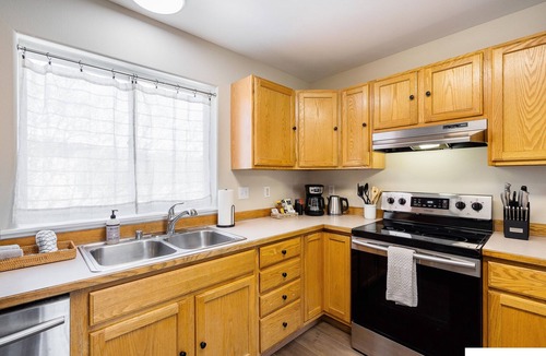 Bayshore - Klatt House | Spacious 2BR 2Ba + Loft in South Anchorage sleeps 8+