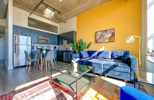 Near South Side House | Spacious 2BR Group Stay near McCormick Place & Wintrust Arena