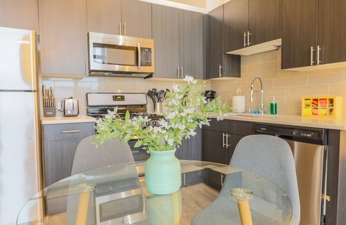 Near South Side House | Spacious 2BR Group Stay near McCormick Place & Wintrust Arena