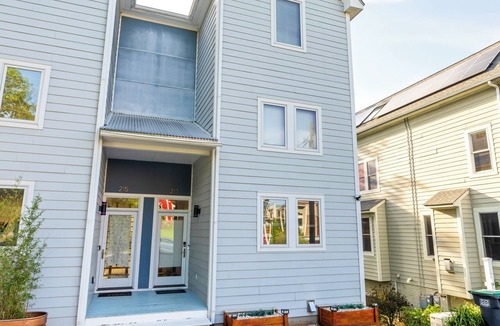 Belmont House | Spacious 2Br + Suite Belmont Retreat w/Sauna Gym Outdoor Space
