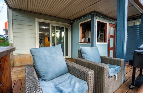 Belmont House | Spacious 2Br + Suite Belmont Retreat w/Sauna Gym Outdoor Space