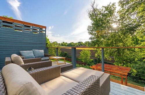 Belmont House | Spacious 2Br + Suite Belmont Retreat w/Sauna Gym Outdoor Space