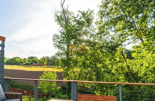 Belmont House | Spacious 2Br + Suite Belmont Retreat w/Sauna Gym Outdoor Space